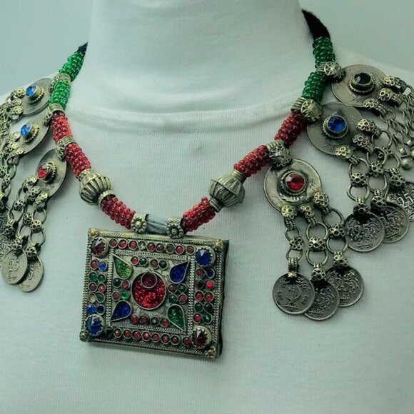 Green and Red Beaded Necklace With Vintage Coins and Big Pendant Antique Tribal - Picture 7 of 12